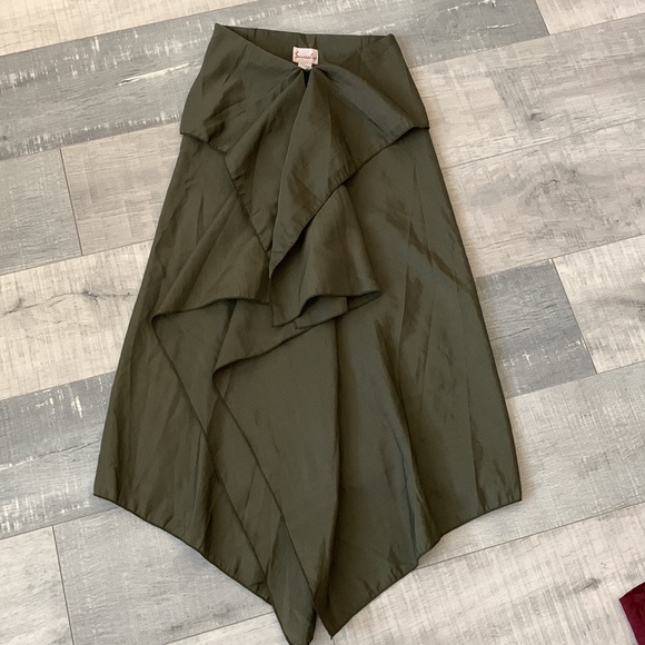 Surrealist olive green skirt - Picture 6 of 11